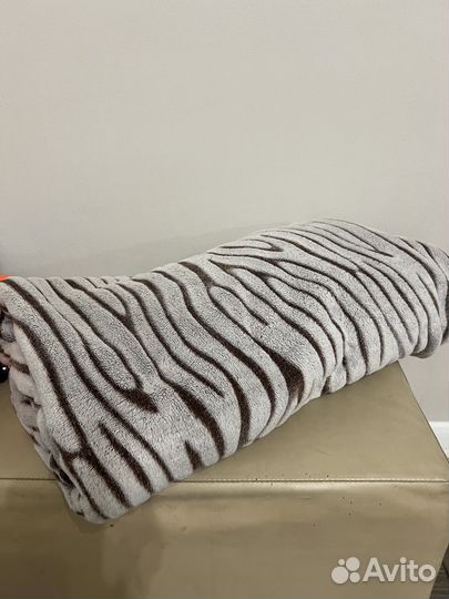 Пледы и покрывало бу