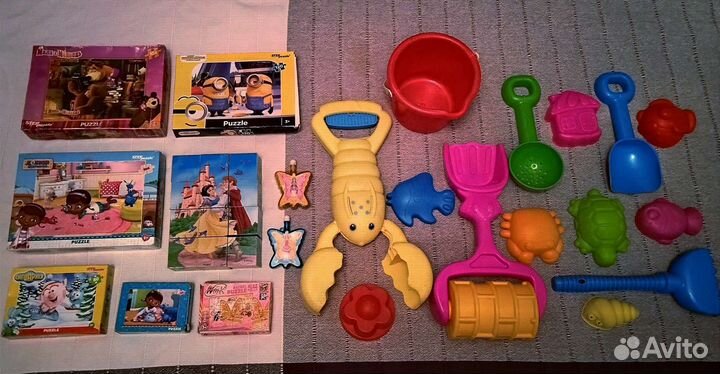 Пакетом игрушки для песка, пазлы, пузыри, кубики