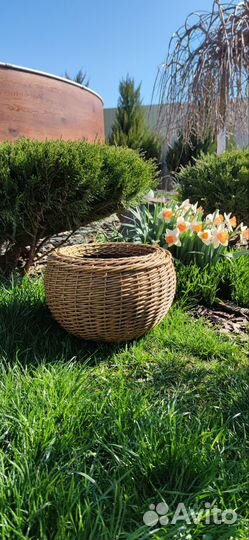 Кашпо из искусственного ротанга