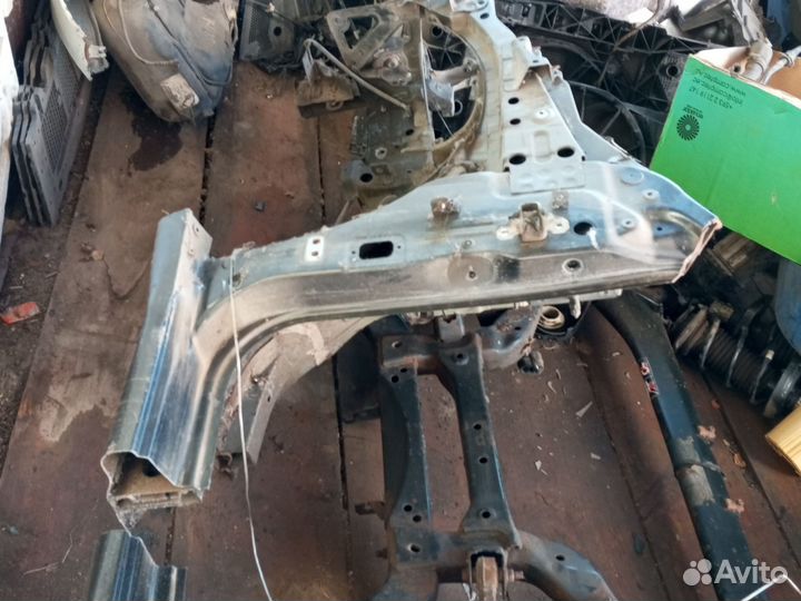 Renault Scenic 3 лонжерон стойка передняя