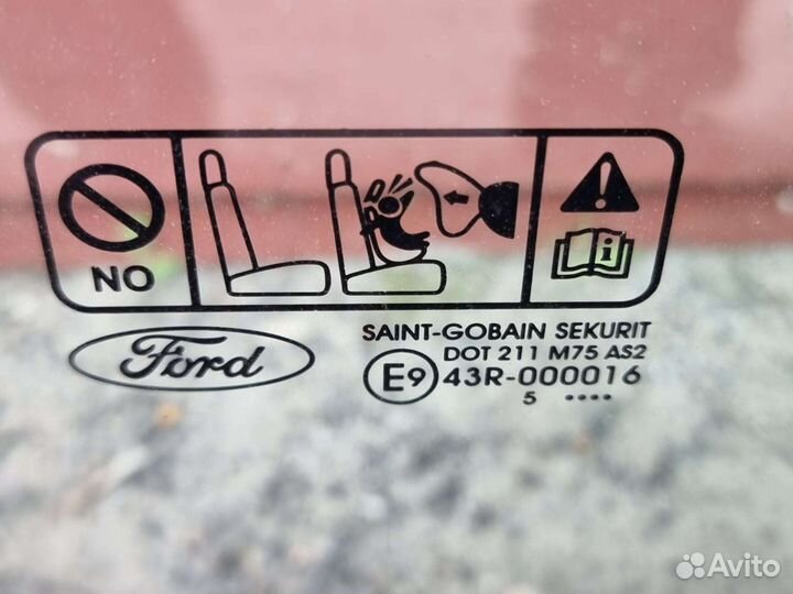 Стекло передней правой двери Форд Фокус 2