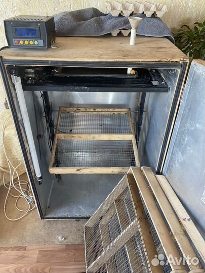 Инкубатор на 380 яиц