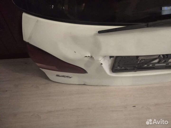 Продам заднюю дверь багажника