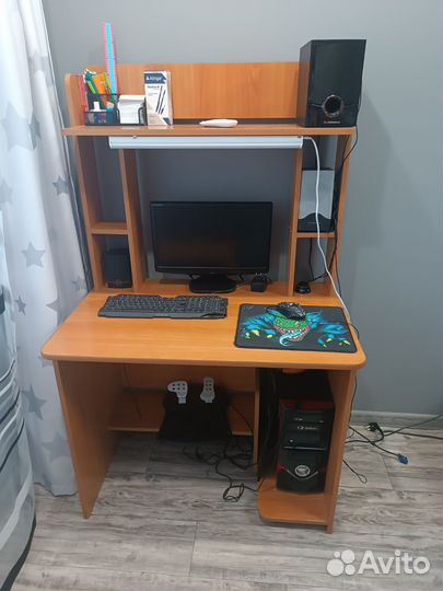 Компьютерный стол