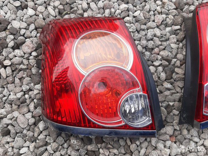 Фонарь Тойота Авенсис 2 хетчбэк