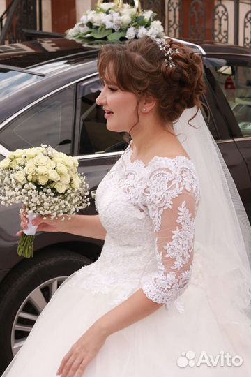 Свадебное платье со шлейфом