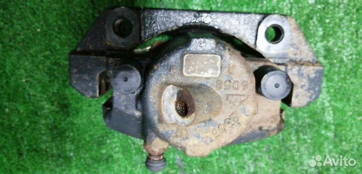 Суппорт тормозной передний правый Ford Escape