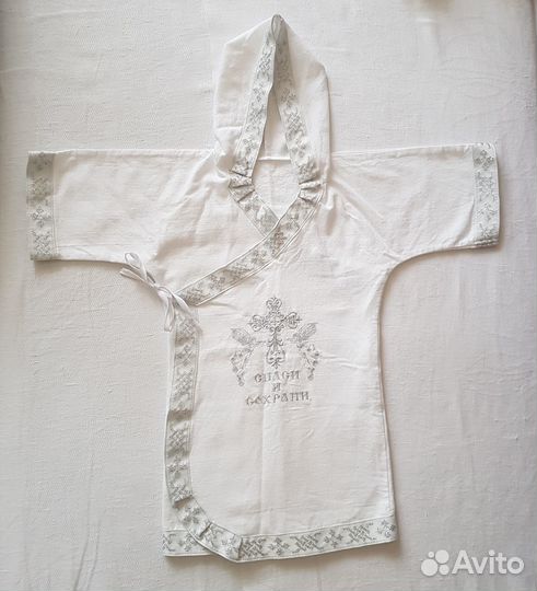 Детские вещи: рубашечка для крещения и носочки