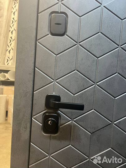 Входная дверь металлическая Bravo R-3 Кьюб лунный