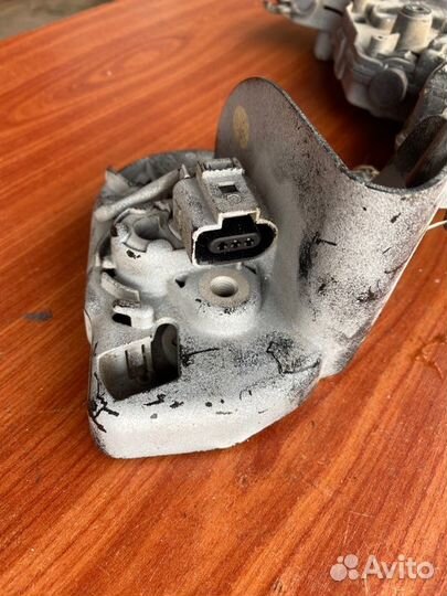 Замок сдвижной двери передний правый Vw