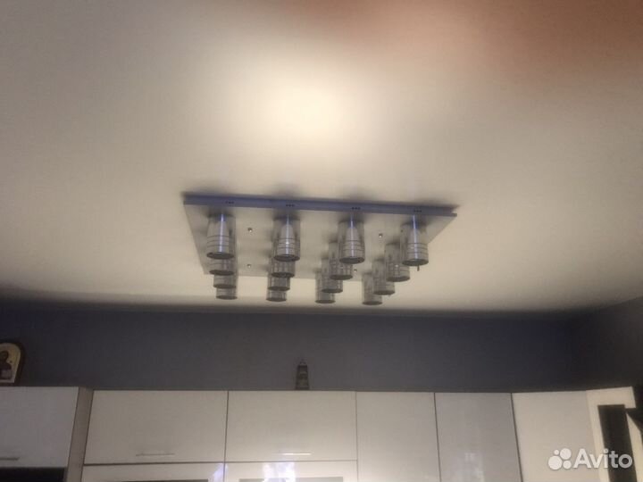 Продам люстру