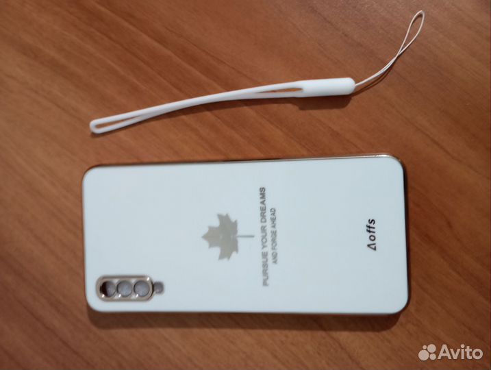 Чехол на телефон