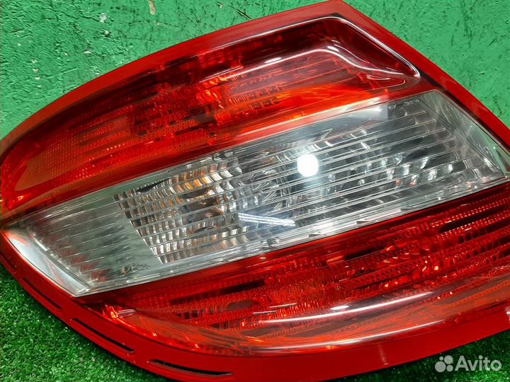 Фонарь задний наружный левый Mercedes Benz C-Clas