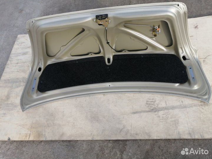 Крышка багажника Toyota Platz NCP12