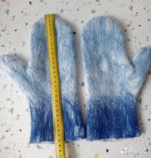 Валяные варежки женские
