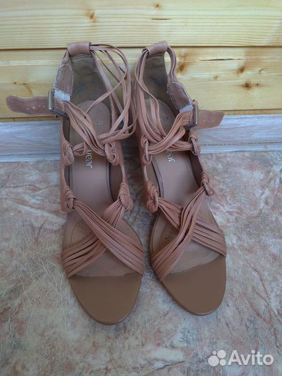 Босоножки Clarks новые