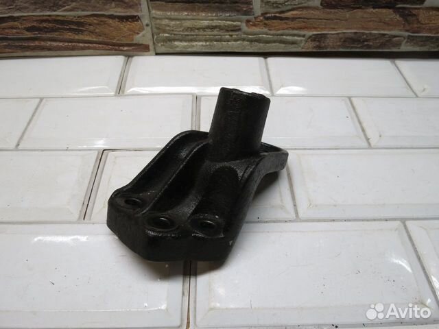 Кронштейн опоры двс правый Hyundai Solaris 2010