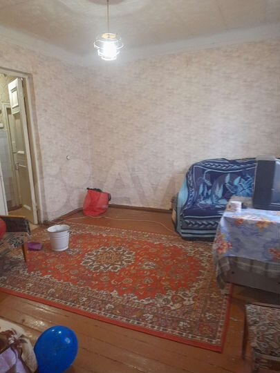 Доля в 3-к. квартире, 50 м², 1/2 эт.