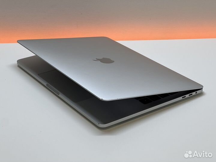 MacBook Pro 13 2018 i7 2.7/16gb/512gb