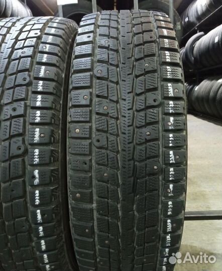Dunlop SP Winter Ice 01 215/70 R16 102N