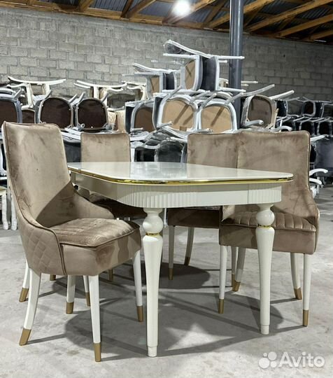 Стол со стульями