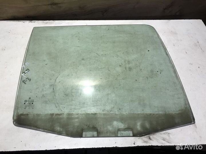 Стекло заднее правое Volkswagen Golf 3
