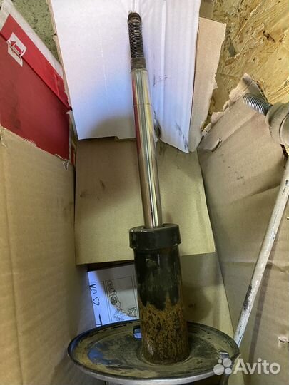 Стойки на Niisan Terrano