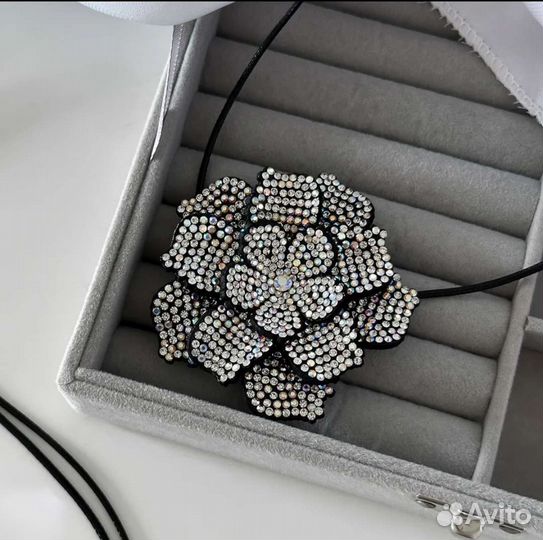 Новый чокер цветок в стразах на шнурке тренд хит