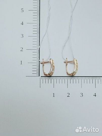 Золотые серьги с камнем