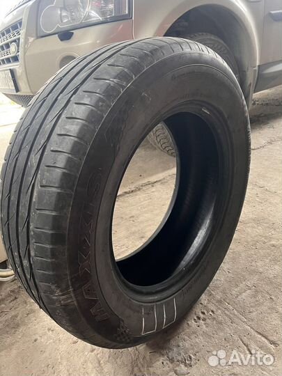 Maxxis Victra Sport VS-5 SUV 235/65 R17