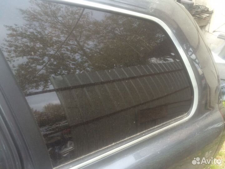 Стекло заднее левое на Вольво XC 90 (Volvo XC 90)
