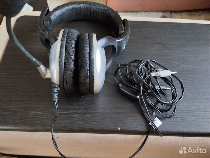Наушники с микрофоном