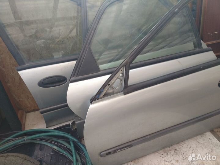 4 двери renault laguna