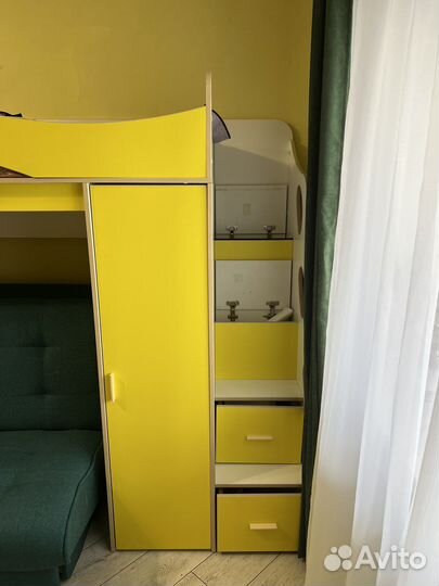 Детская двухьярусная кровать со шкафом и столом