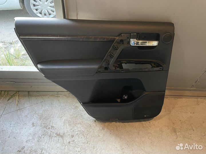 Обшивка двери тойота ленд круйзер 200