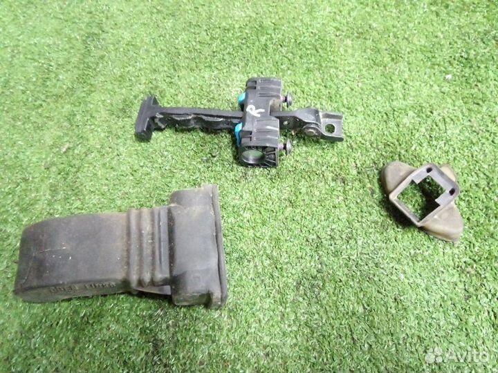 Ограничитель двери передний правый Audi A1 8X1