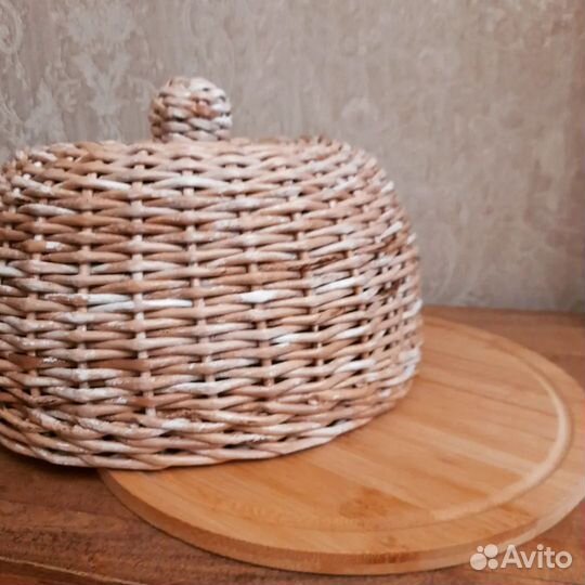 Хлебница с крышкой