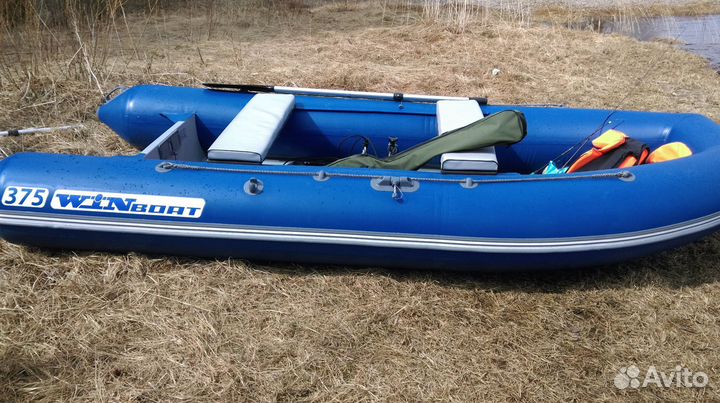 Моторная лодка WinBoat 375 RF Sprint синяя