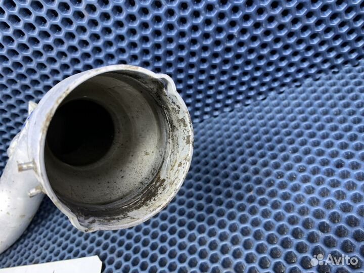 Патрубок интеркулера правый Touareg GP 5.0 BLE AYX