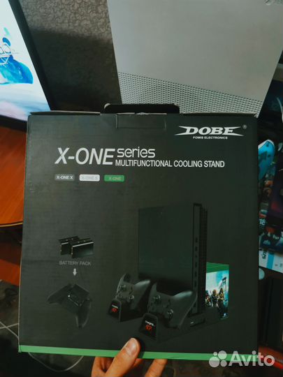 Xbox One s 1tb с подпиской + зарядная станция