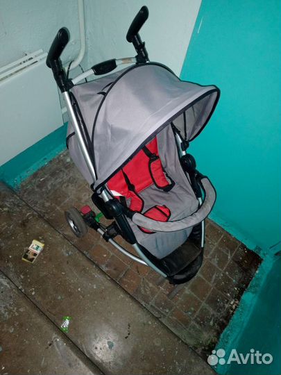 Прогулочная коляска