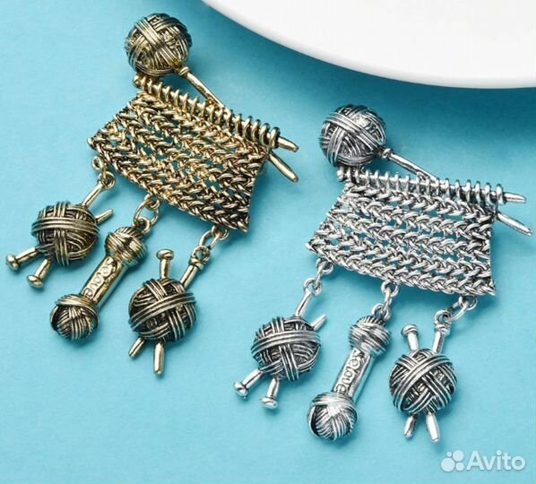 Необычная брошь 