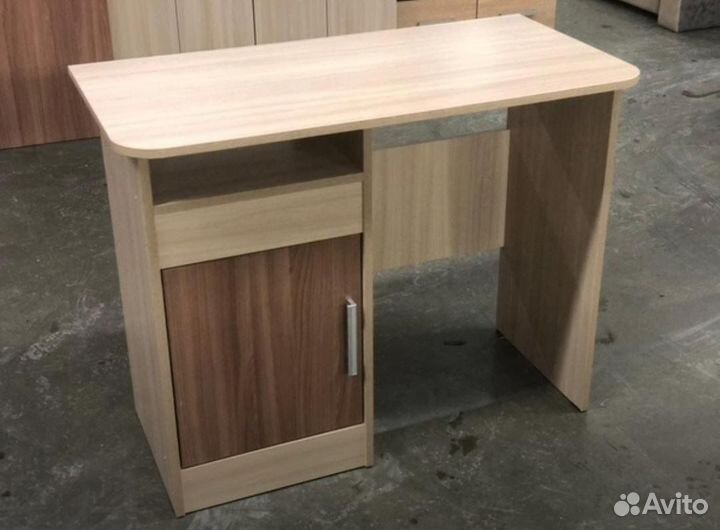 Стол компьютерный