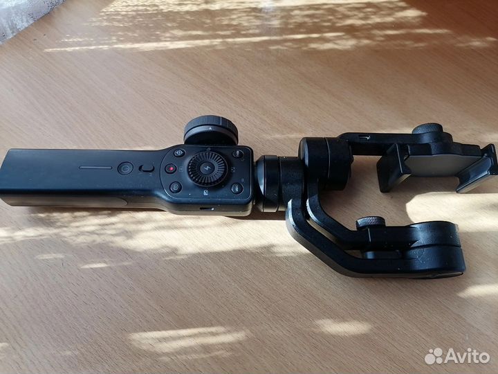 Стабилизатор для съемки Zhiyun smooth 4