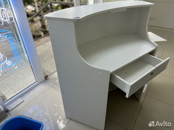 Стол ресепшн