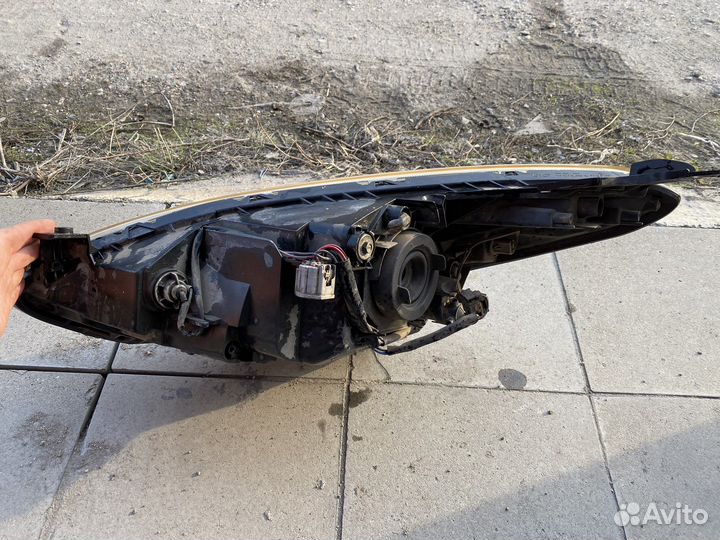 Продам фару мазда демио правая