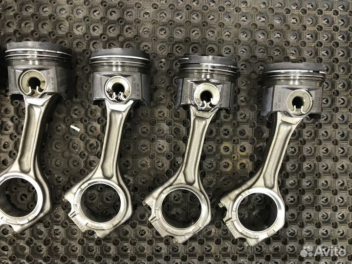 1976615 Комплект поршней с шатунами Daf XF106