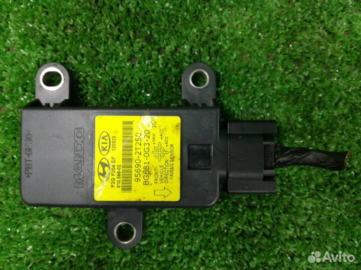 Датчик угла поворота руля Hyundai i40 956902T250,B