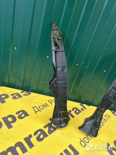 Toyota Corolla E180 Пыльник переднего крыла