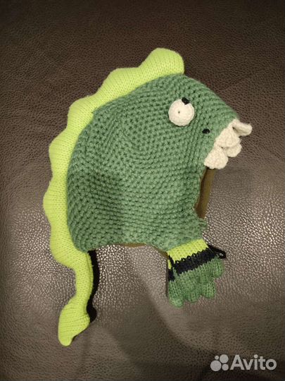 Зимняя шапка динозавр